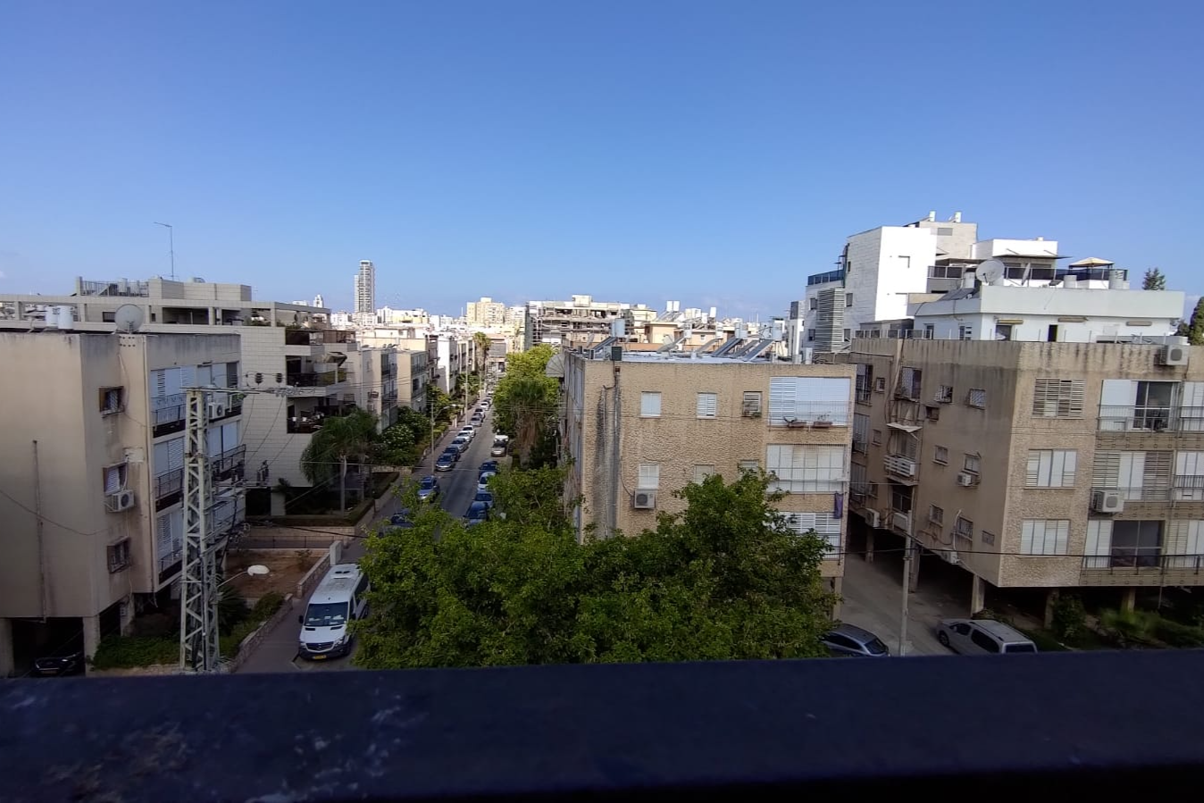 חיים ויצמן 82, חולון