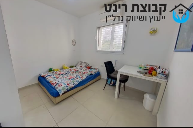אברהם יפה 12, חולון